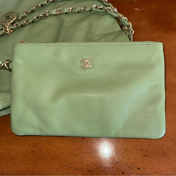 RARE Chanel 22 Green Caviar Leather Shoulder Bag EUC - Picture 10 of 16